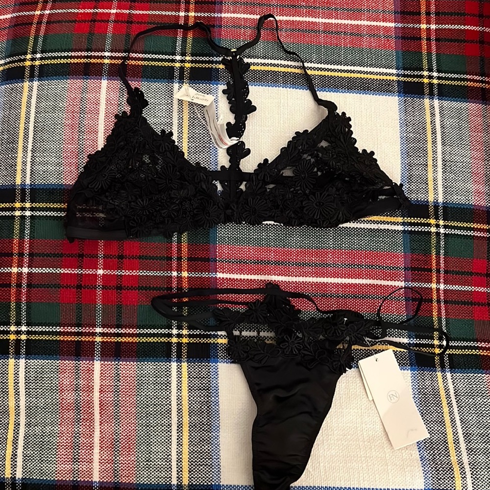 Flora nikrooz lingerie set. Never worn, tags present, size small